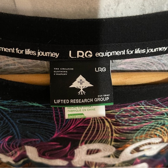 Men’s LRG logo black with multi colored tropical print short sleeve t-shirt 2X - Picture 4 of 5